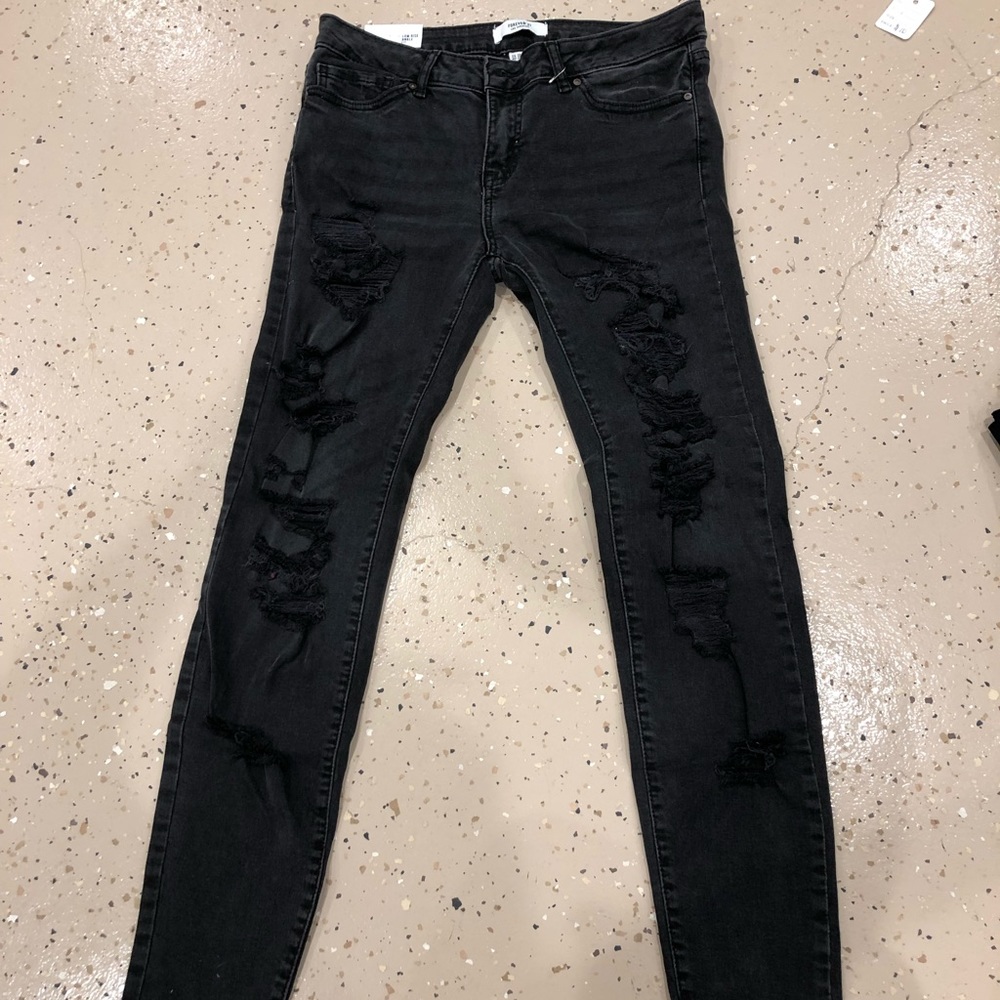 ✨distressed denim jeans✨